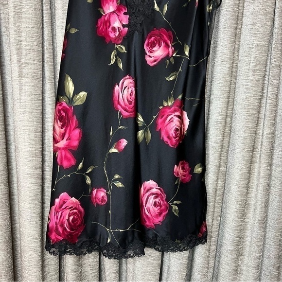 Vintage Y2K Victoria’s Secret Black Silk Rose Print Lace Trim Slip Size Medium - Picture 4 of 12